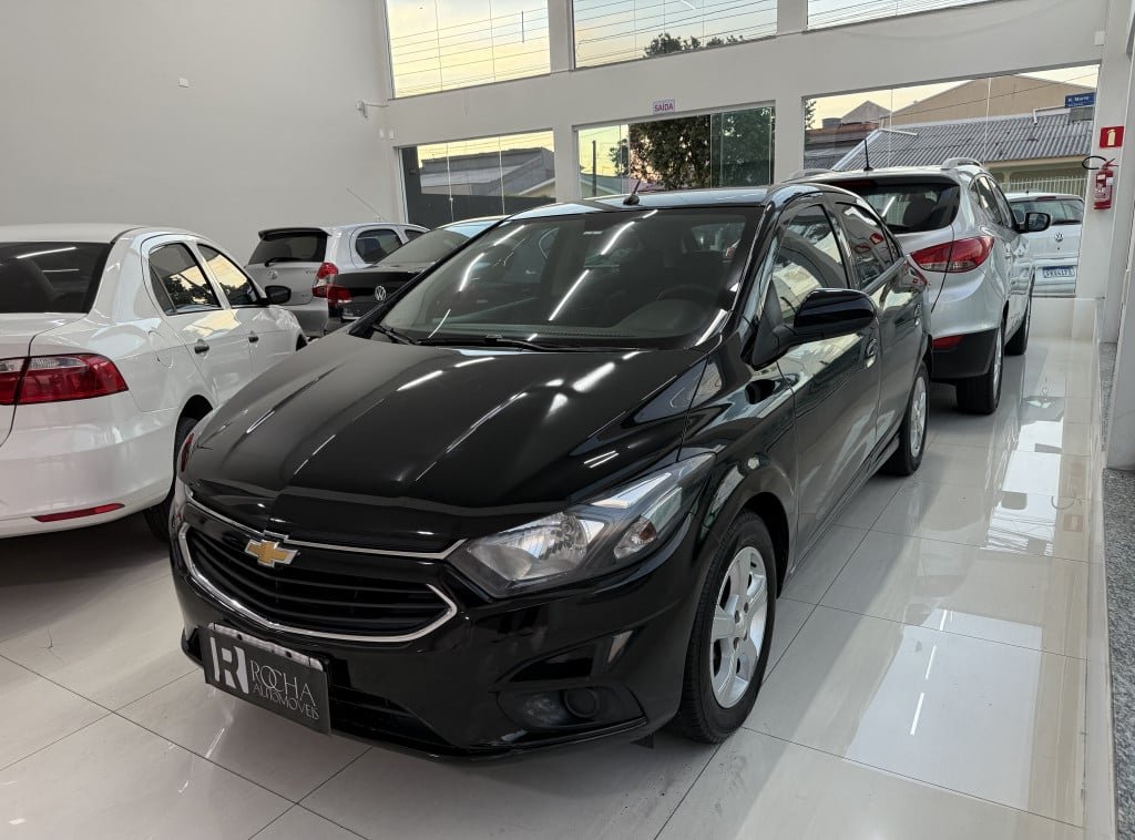 Chevrolet Onix HATCH LT 1.4 8V FlexPower 5p Mec. na cor Preto em Curitiba / PR - 887625