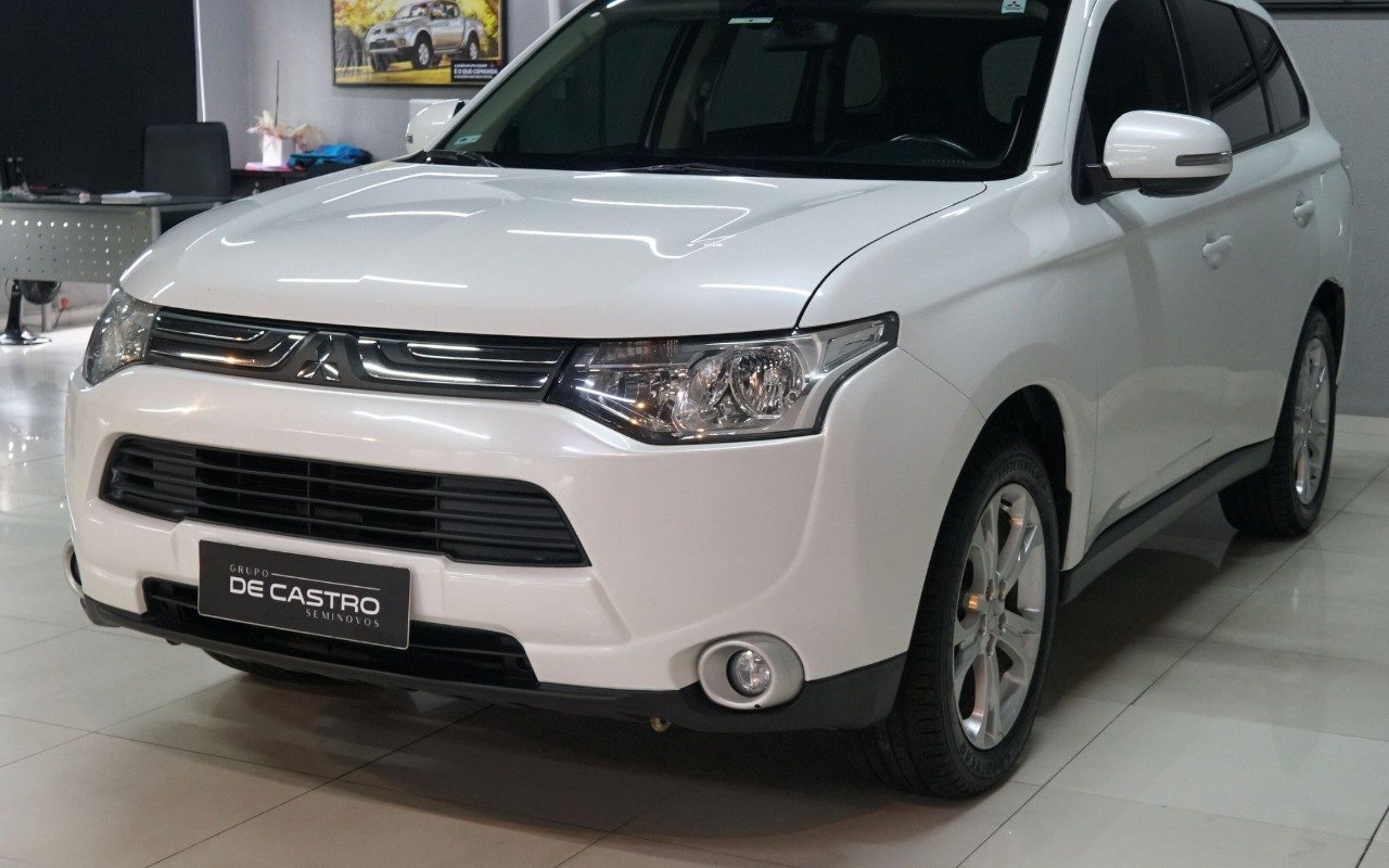 Mitsubishi OUTLANDER 2.0 16V 160cv Aut. na cor Branco em Curitiba / PR - 887920
