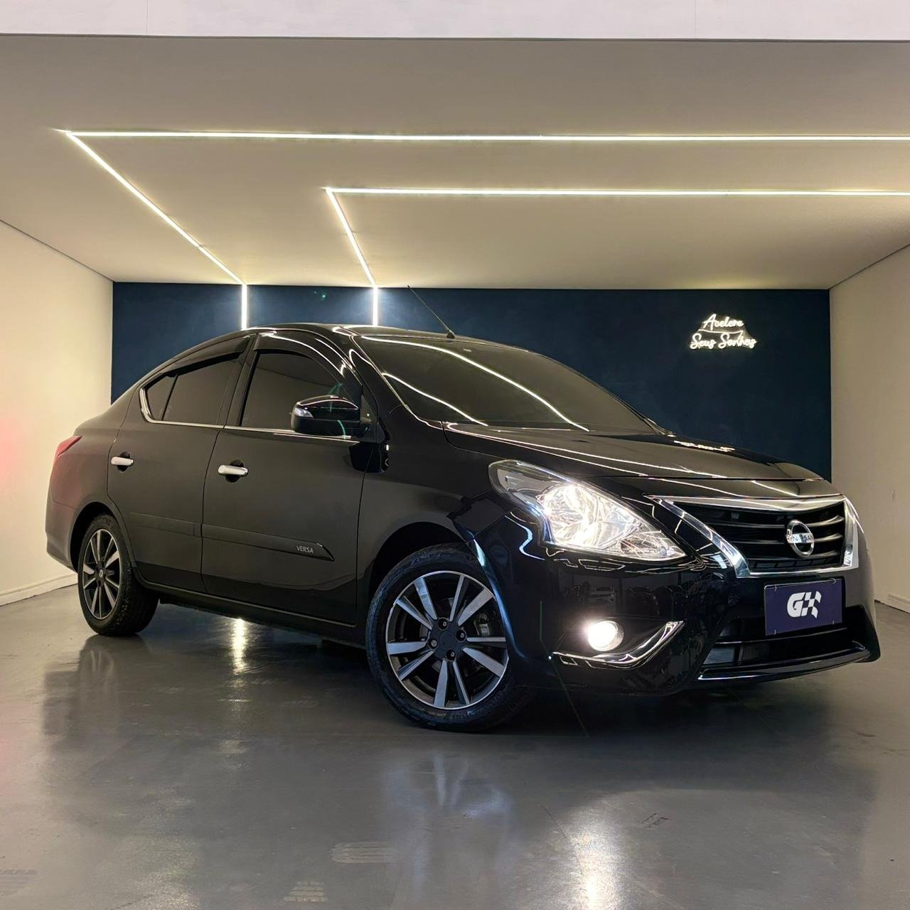 Nissan VERSA SL 1.6 16V FlexStart 4p Aut. na cor Preto em Sorocaba / SP - 887949