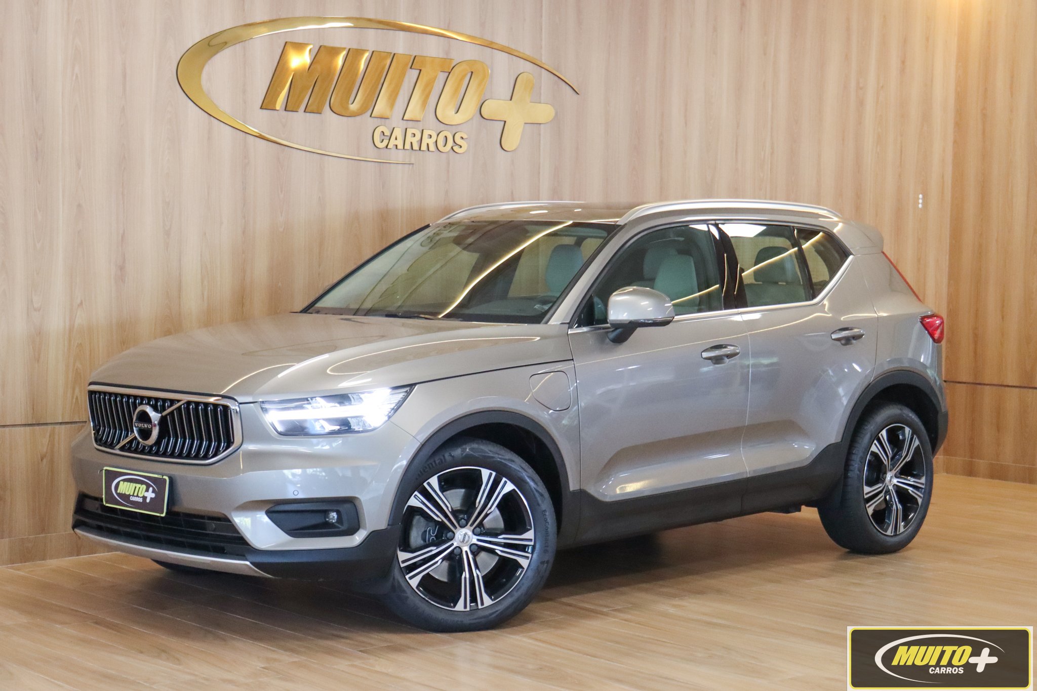 Volvo XC40 T-5 INSCRIPTION 1.5 FWD (Híbrido) na cor Cinza em São José / SC - 888037