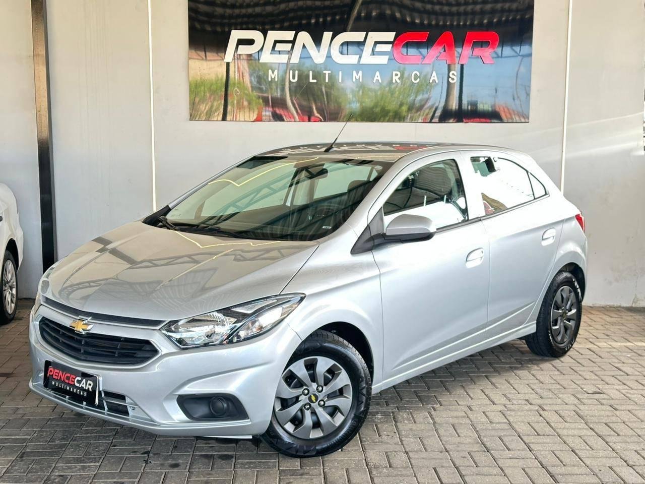 Chevrolet Onix HATCH LT 1.0 8V FlexPower 5p Mec. na cor Prata no Canoas / RS - 888398