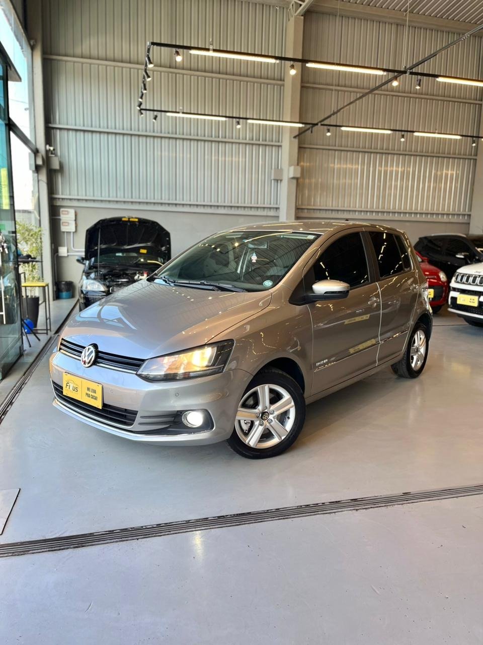 Volkswagen Fox Highline1.6 Flex 16V 5p na cor Prata em São Mateus do Sul / PR - 890871