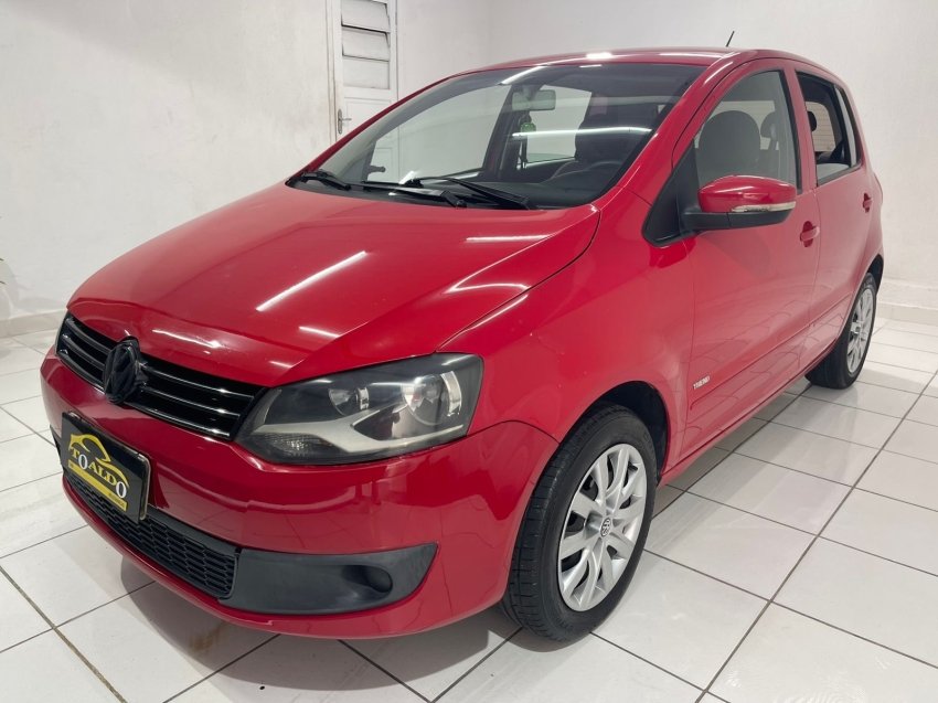 Volkswagen Fox 1.0 Mi Total Flex 8V 5p na cor Vermelho em Curitiba / PR - 891470