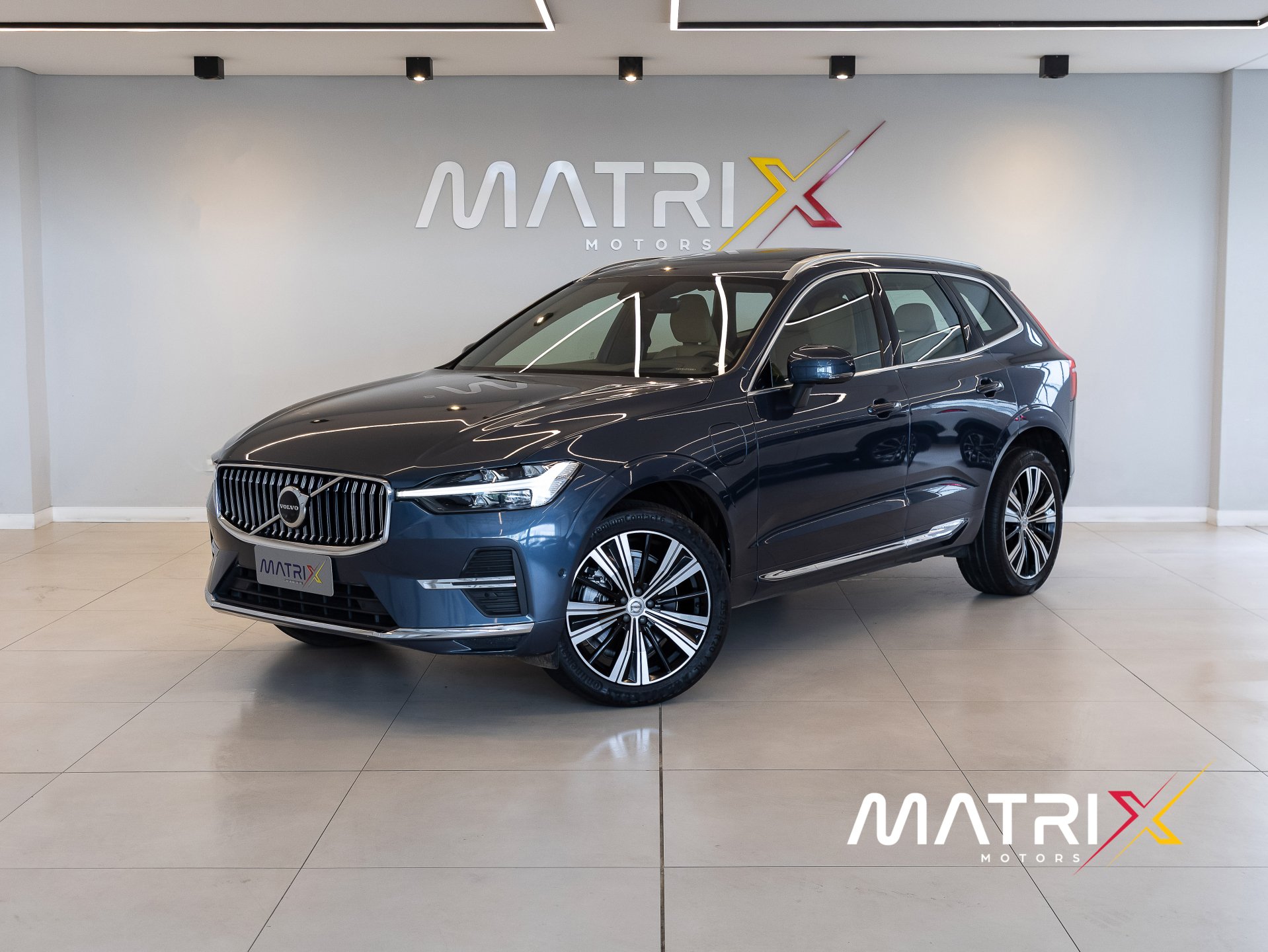 Volvo XC60 T-5 INSCRIPTION 2.0 AWD 5p na cor Azul em São José / SC - 892314