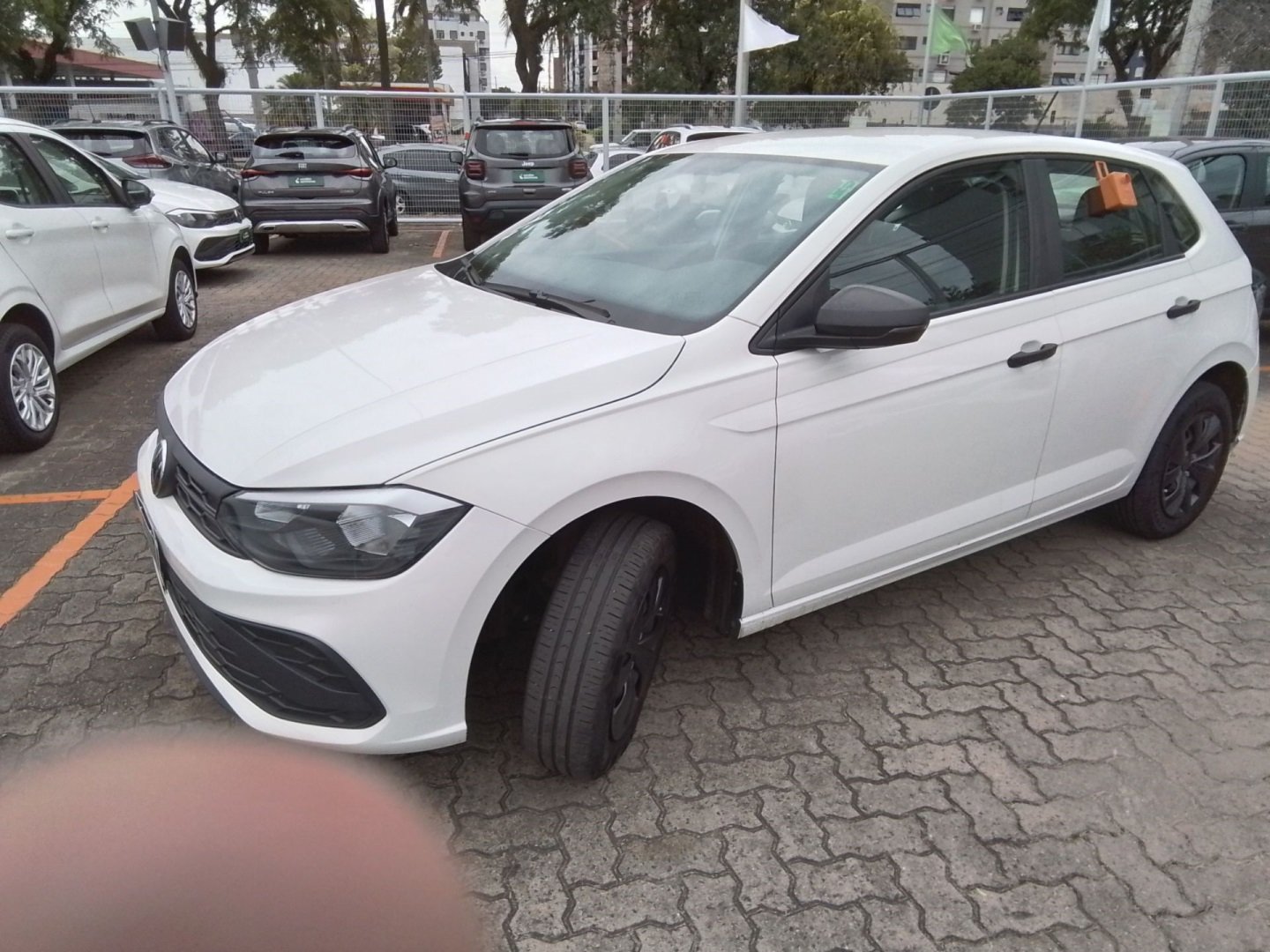 Volkswagen Polo Track Rock in Rio 1.0 Flex 12V 5p na cor Branco no São Leopoldo / RS - 892841