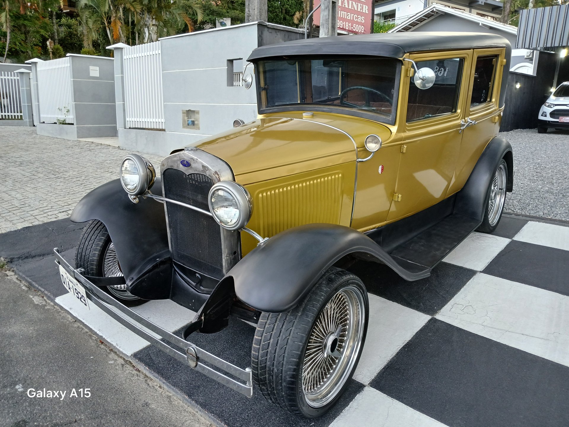 Ford Versailles GL 1.8i / 1.8 2p e 4p na cor Amarelo em Joinville / SC - 893015