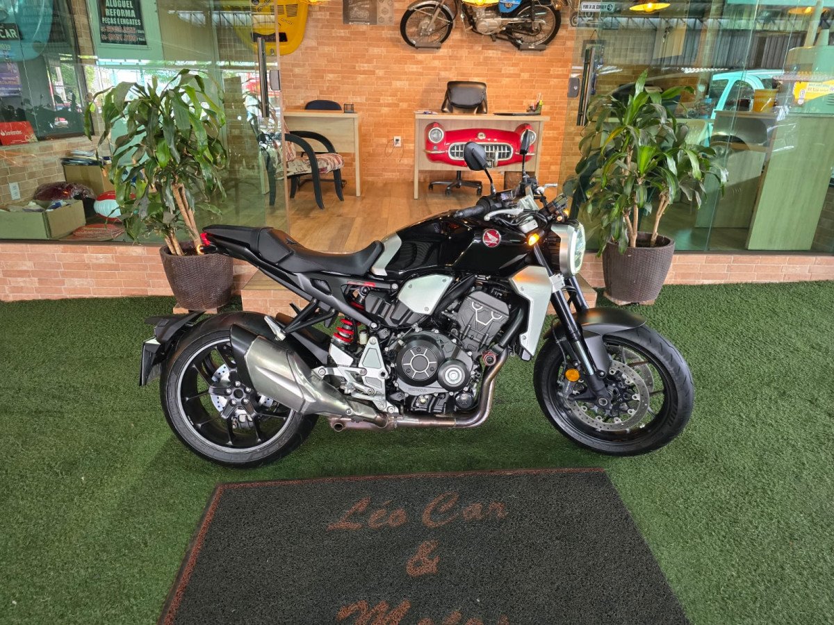 Honda CB 1000R Black Edition  na cor Preto no Alvorada / RS - 893167