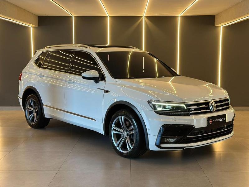 Volkswagen Tiguan Allspac R-Line 300 TSI 2.0 na cor Branco em Campo Largo / PR - 893445