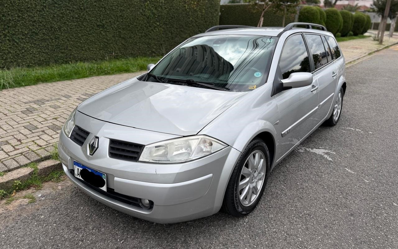 Renault Megane Grand Tour Dynam. Hi-Flex 1.6 16V na cor Prata em Curitiba / PR - 894060