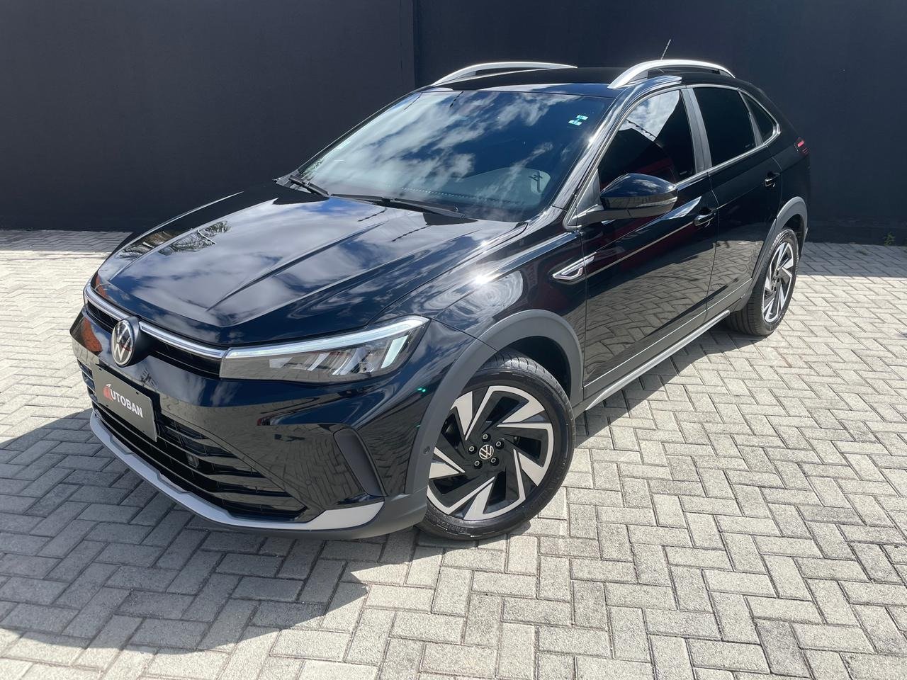 Volkswagen Nivus Highline 1.0 200 TSI Flex Aut. na cor Preto em Curitiba / PR - 895575