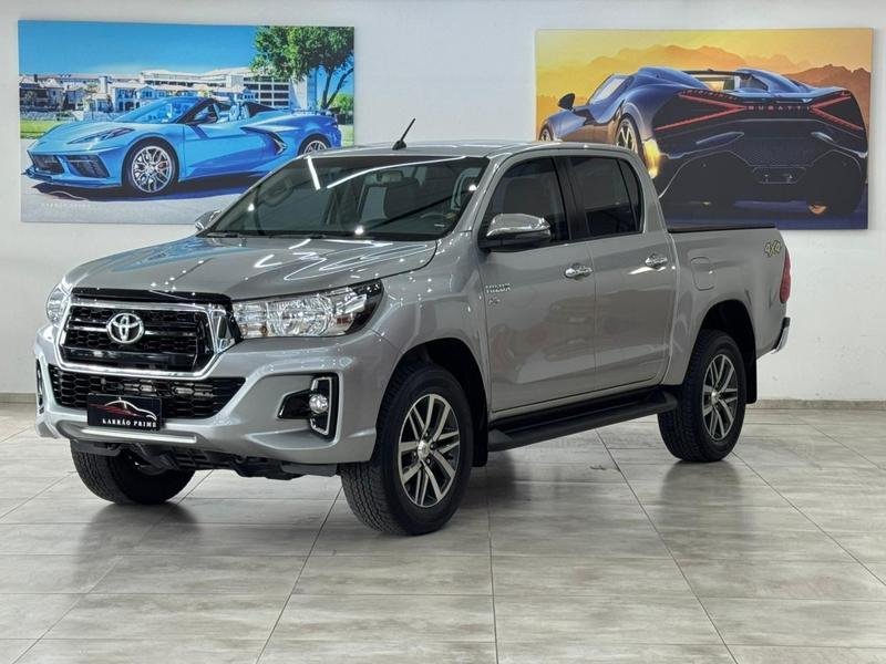 Toyota Hilux CD 4x2 2.4 Diesel na cor Prata em Colombo / PR - 895676