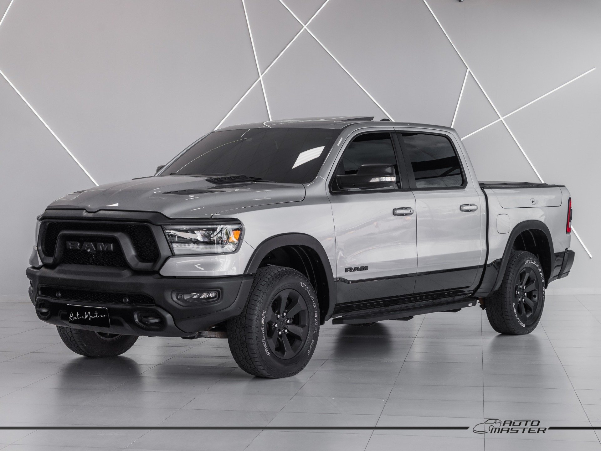 RAM 1500 REBEL 5.7 HEMI CD V8 4x4 Aut. na cor Prata em Curitiba / PR - 895725