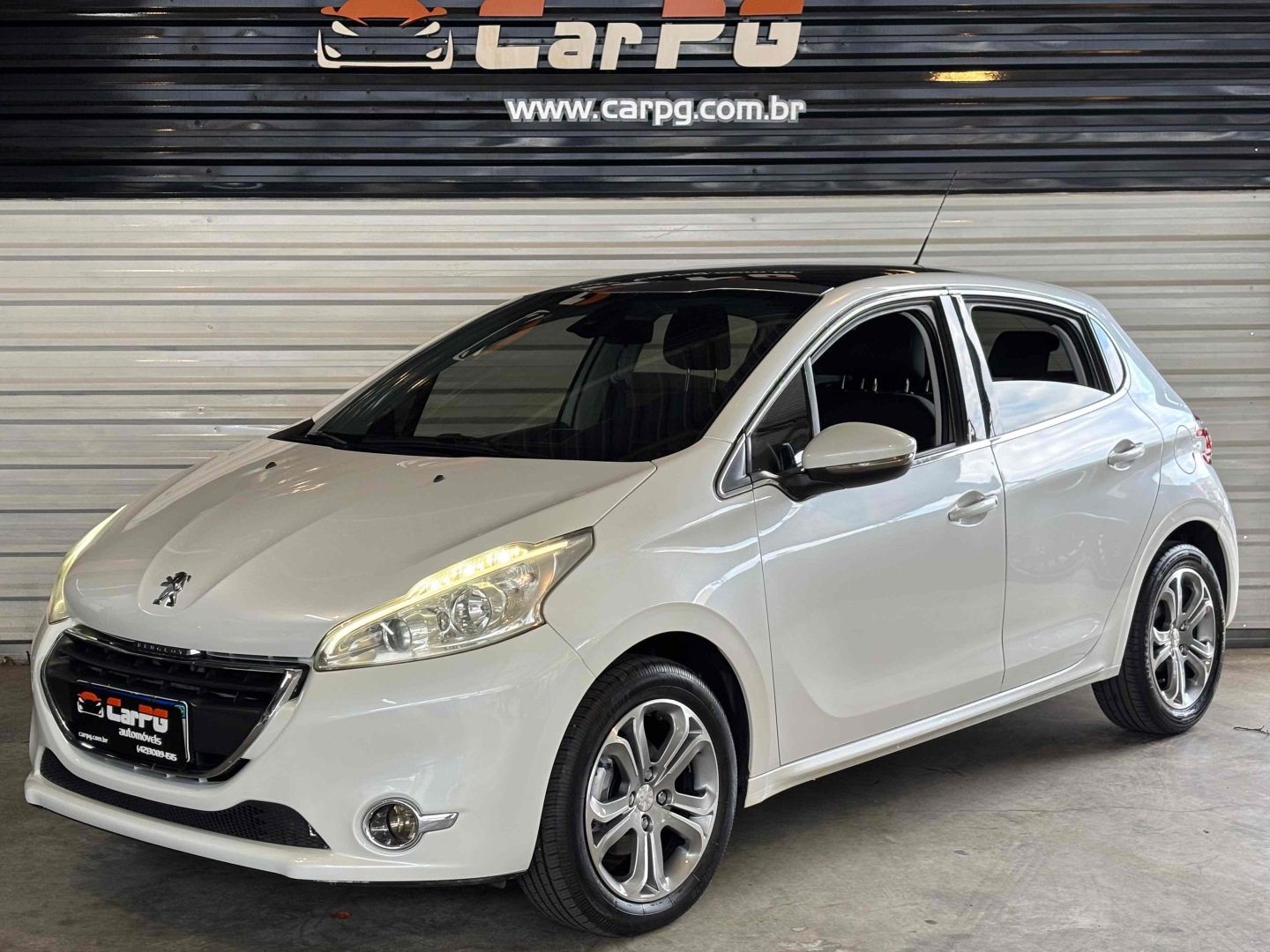Peugeot 208 Griffe 1.6 Flex 16V 5p Mec. na cor Branco em Ponta Grossa / PR - 895908