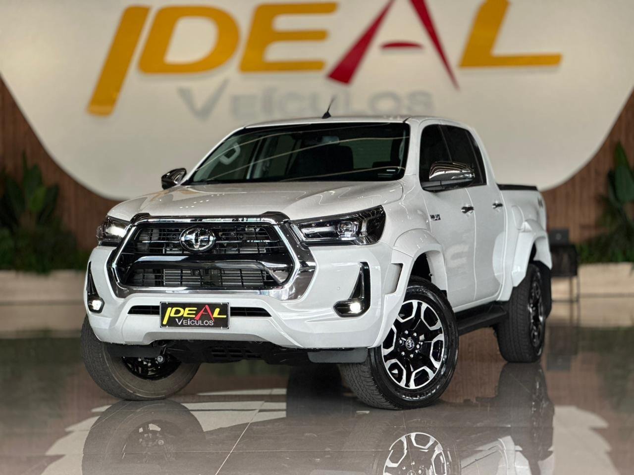 Toyota Hilux CD SRX Plus 4x4 2.8 TDI Die. Aut. na cor Branco em Xanxerê / SC - 895952