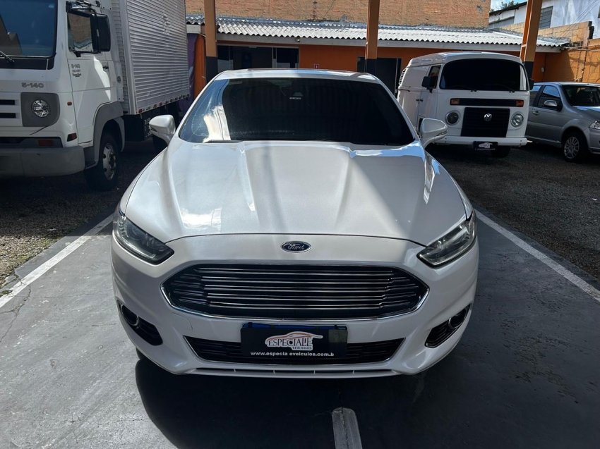Ford Fusion Titanium 2.0 GTDI Eco. Fwd Aut. na cor Branco em Colombo / PR - 896235