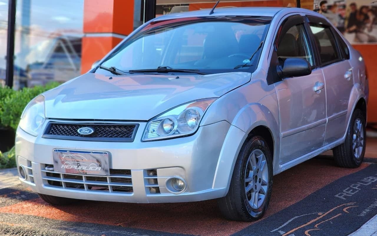 Ford Fiesta Sed. 1.6 8V Flex 4p na cor Prata em Curitiba / PR - 896735