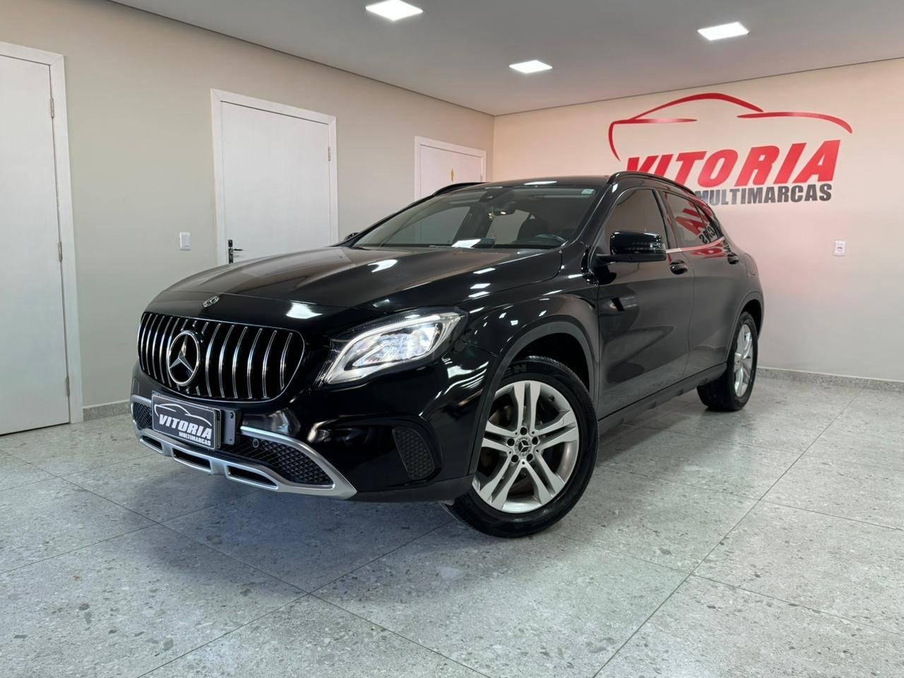 Mercedes-Benz GLA 200 Style 1.6 TB 16V/Flex Aut. na cor Preto em Joinville / SC - 896958