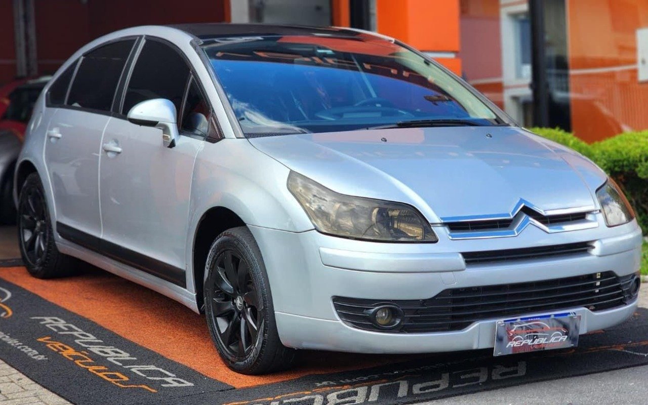 Citroën C4 GLX 1.6 Flex 16V 5p Mec. na cor Prata em Curitiba / PR - 896971