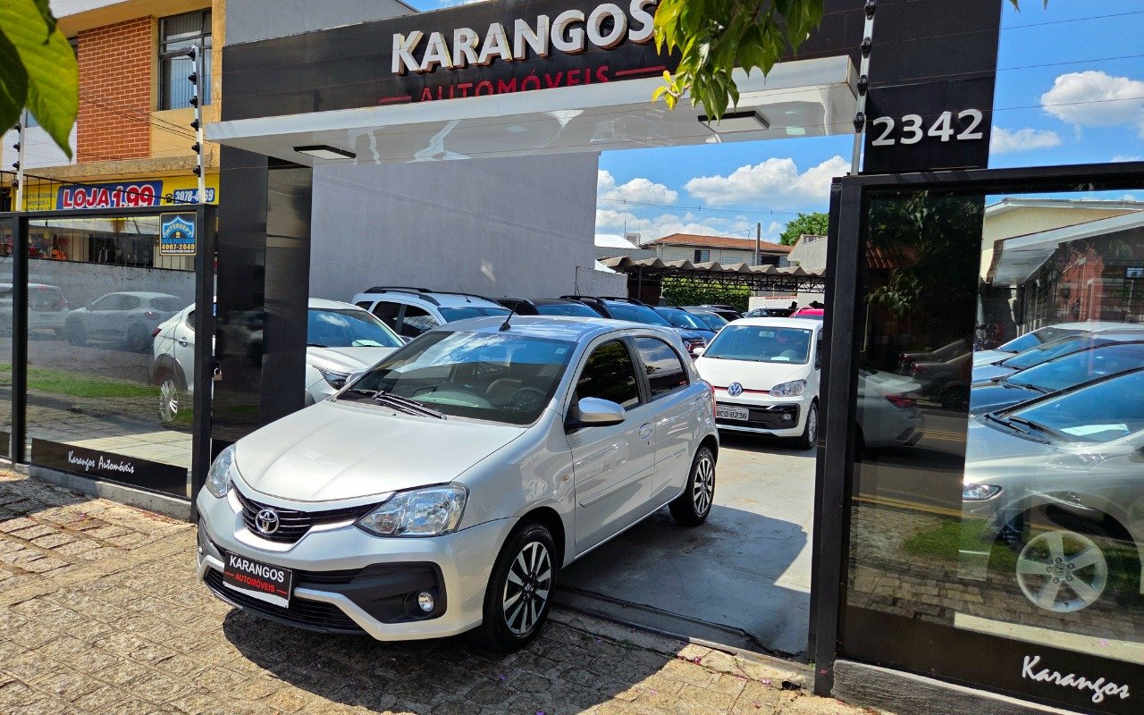 Toyota Etios XS 1.5 Flex 16V 5p Aut. na cor Prata em Curitiba / PR - 896973