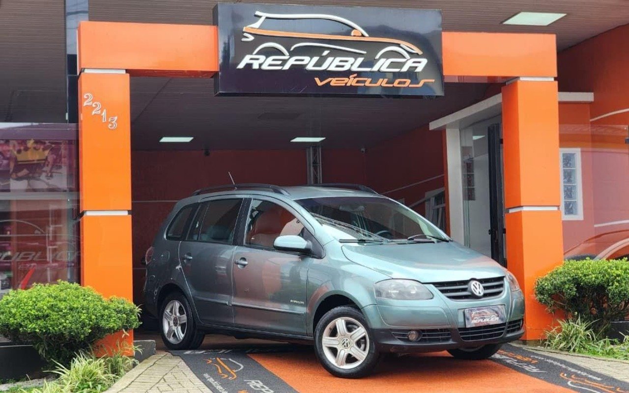 Volkswagen SpaceFox SPORTLINE/HIGHLINE 1.6 T.Flex na cor Cinza em Curitiba / PR - 897054