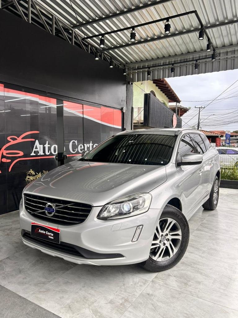 Volvo XC60 2.0 T5 5p na cor Prata em Joinville / SC - 897072
