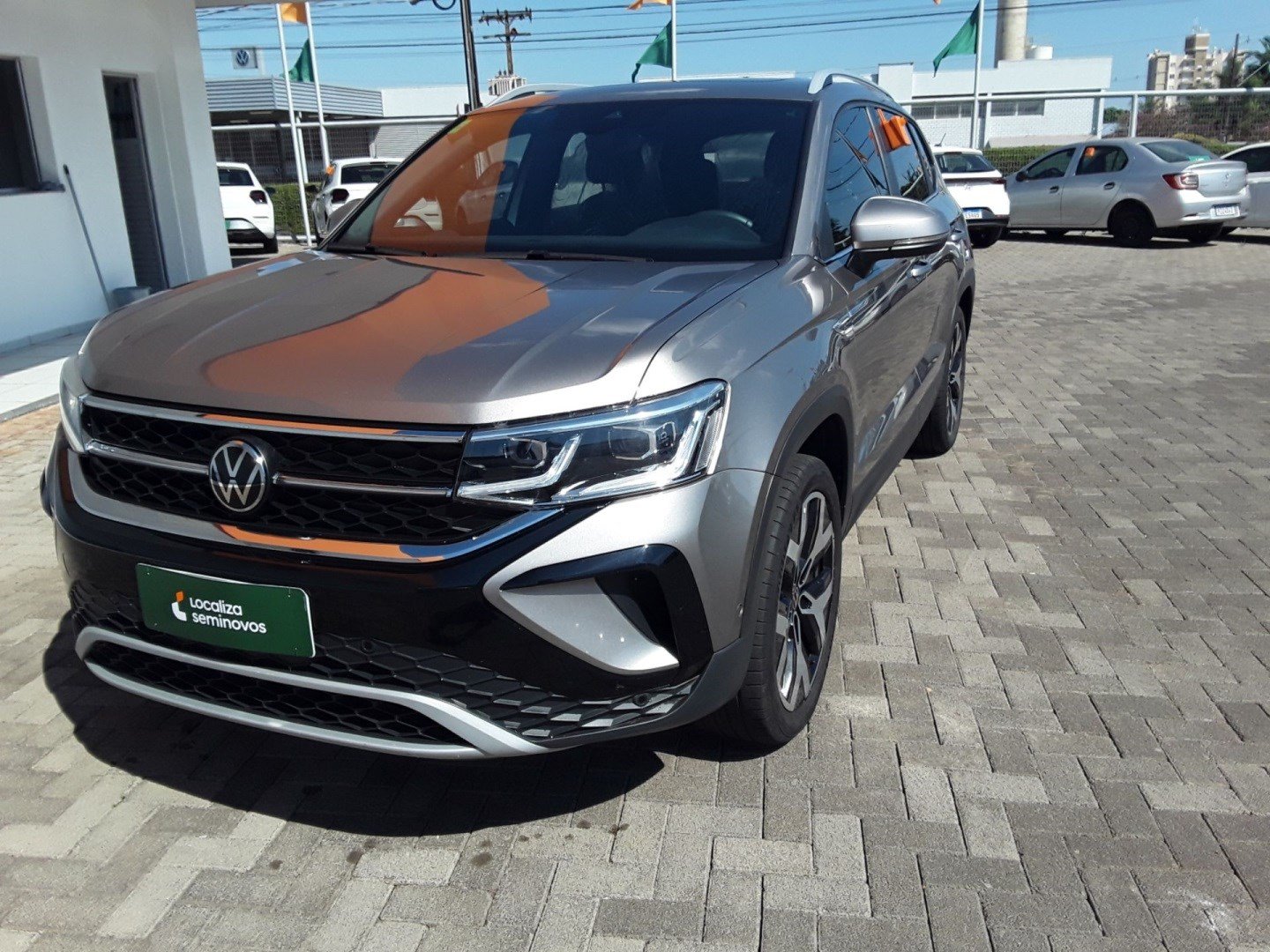 Volkswagen Taos Highline 1.4 250 TSI Flex Aut. na cor Bege em Londrina / PR - 897449