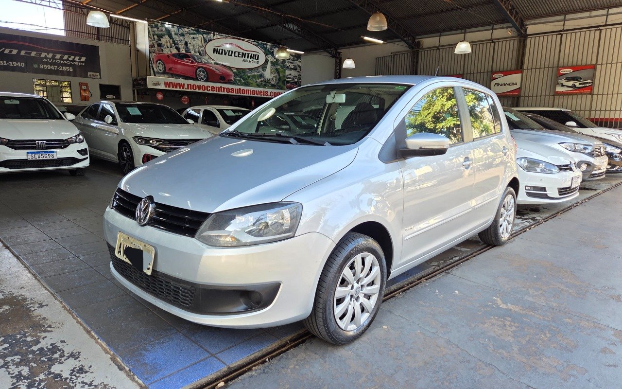 Volkswagen Fox 1.0 Mi Total Flex 8V 5p na cor Prata em Maringá / PR - 897458