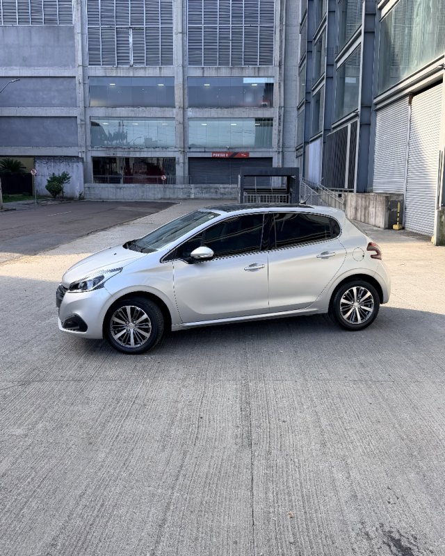 Peugeot 208 Griffe 1.6 Flex 16V 5p Aut. na cor Prata em Curitiba / PR - 897464