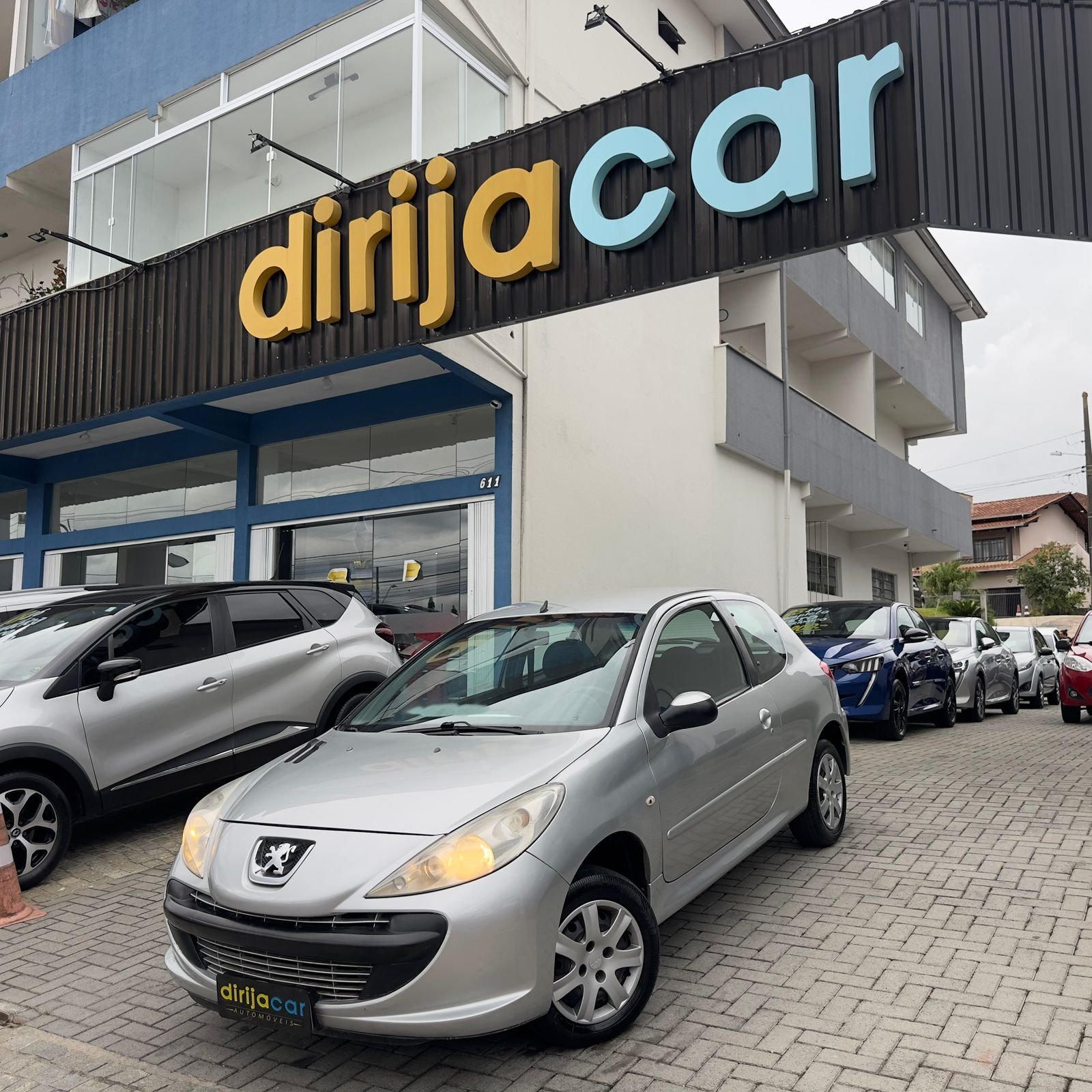 Peugeot 207 XR 1.4 Flex 8V 5p na cor Prata em Joinville / SC - 898418
