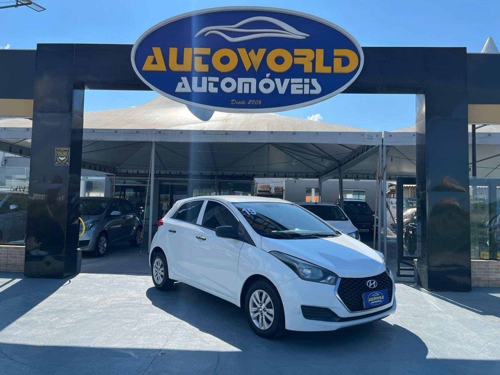 Hyundai HB20 Unique 1.0 Flex 12V Mec. na cor Branco em Palhoça / SC - 898692