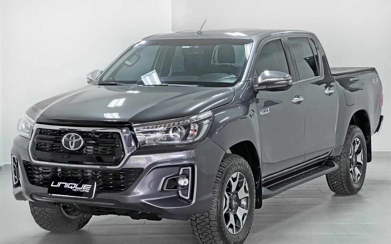 Toyota Hilux CD SRX 4x4 2.8 TDI 16V Diesel Aut. na cor Cinza em Curitiba / PR - 899048