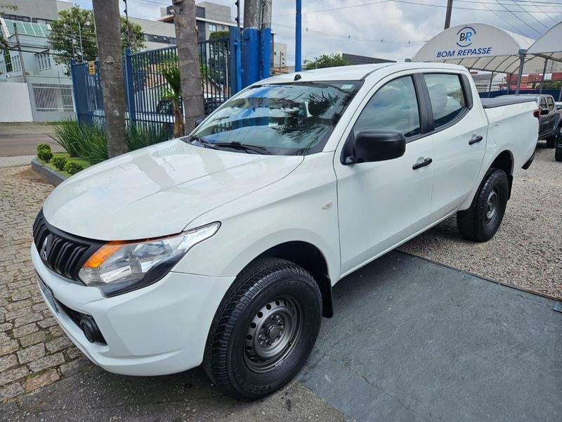 Mitsubishi L200 T.OUTDOOR 3.2 CD TB Int. Dies. Aut. na cor Branco em Curitiba / PR - 899227