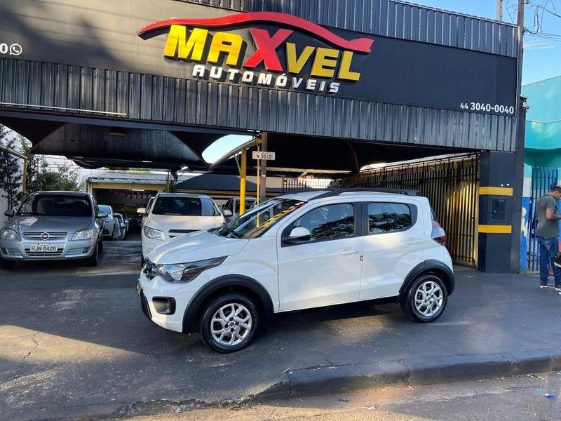 Fiat Uno Mille Celeb. WAY ECON. 1.0 F.Flex 2p na cor Branco em Maringá / PR - 899420