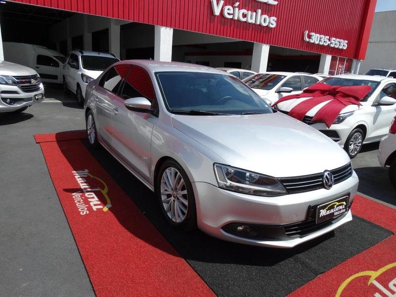 Volkswagen Jetta Comfortline 2.0 T.Flex 8V 4p Mec. na cor Prata em São José dos Pinhais / PR - 899697