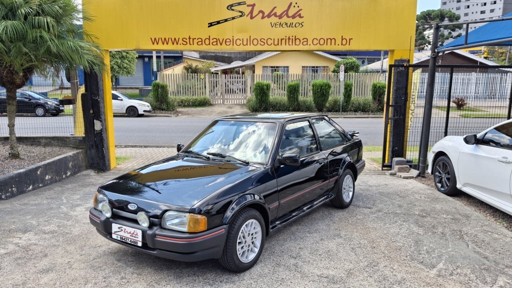 Ford Escort XR3 1.8 / 1.6 Beneton/Form./Laser na cor Preto em Curitiba / PR - 899779