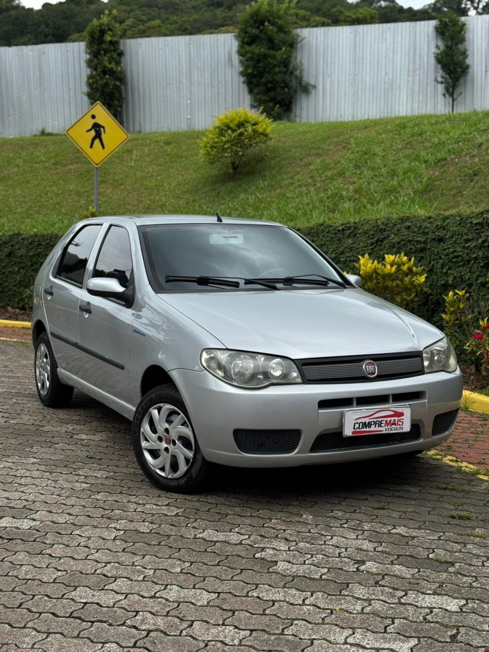 Fiat Palio 1.0/ Trofeo 1.0 Fire/ Fire Flex 4p na cor Prata em Joinville / SC - 899846