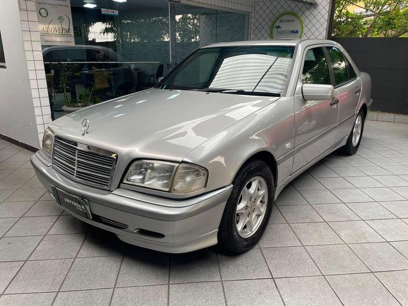 Mercedes-Benz C-180 1.6 Turbo 16V/Flex 16V Aut. na cor Prata em Curitiba / PR - 899899