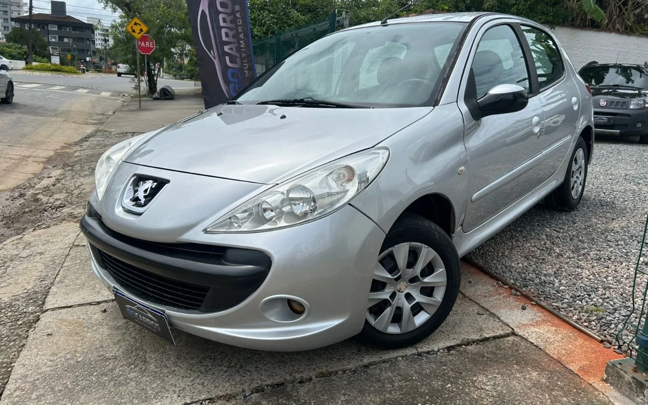 Peugeot 207 XR 1.4 Flex 8V 5p na cor Prata em Joinville / SC - 900135