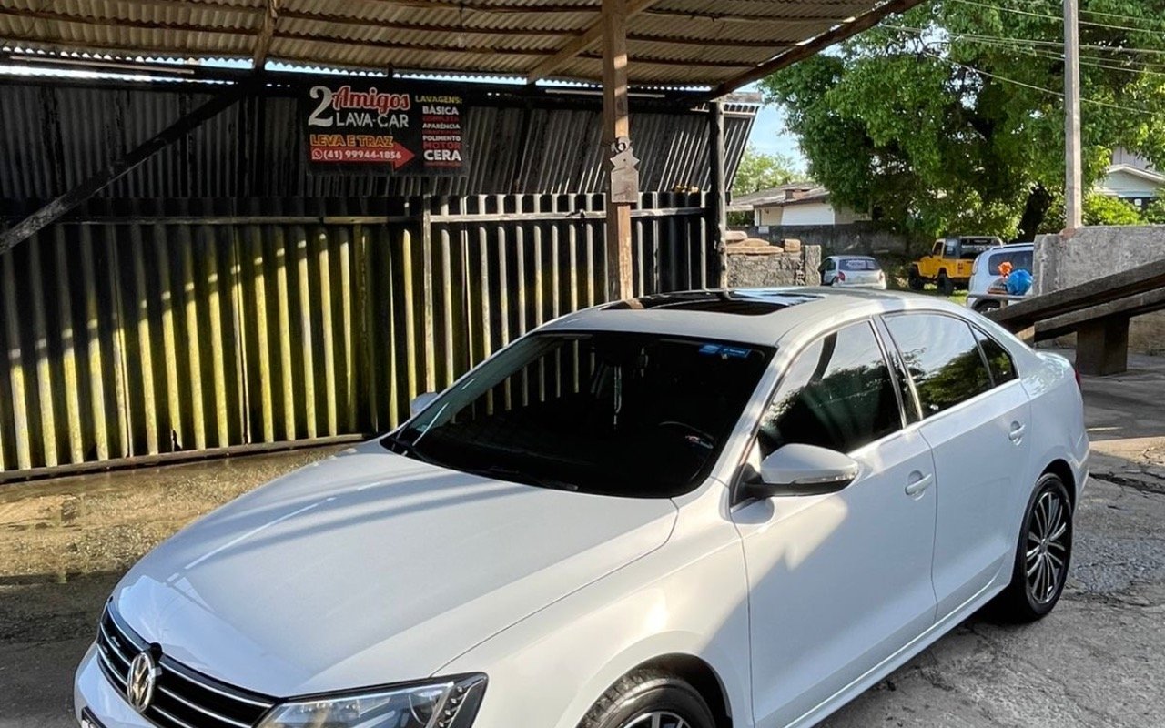 Volkswagen Jetta Highline 2.0 TSI 16V 4p Tiptronic na cor Prata em Pontal do Paraná / PR - 900835