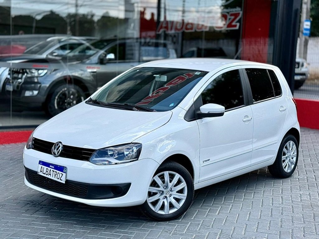 Volkswagen Fox 1.6 Mi Total Flex 8V 5p na cor Branco em Ponta Grossa / PR - 901525