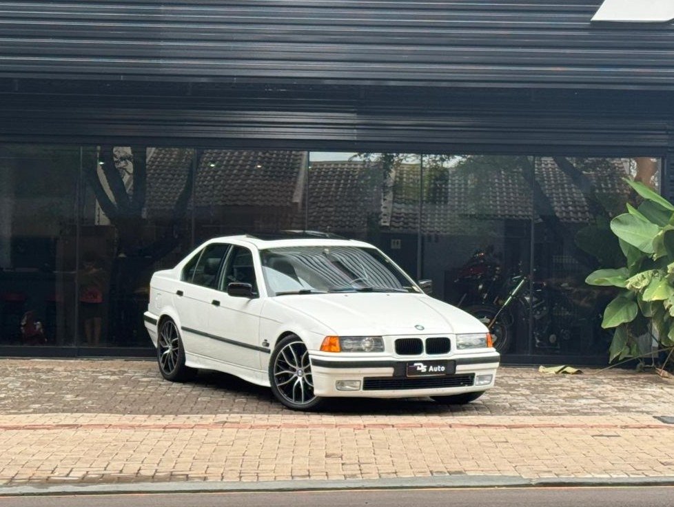 BMW 325i 2.5 na cor Branco em Maringá / PR - 901551