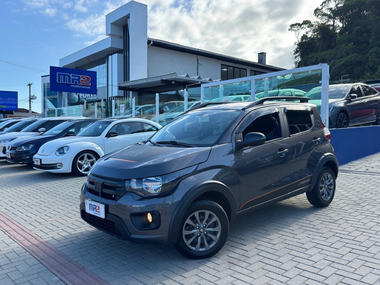 Fiat Mobi TREKKING 1.0 Flex 5p. na cor Cinza em Joinville / SC - 901562