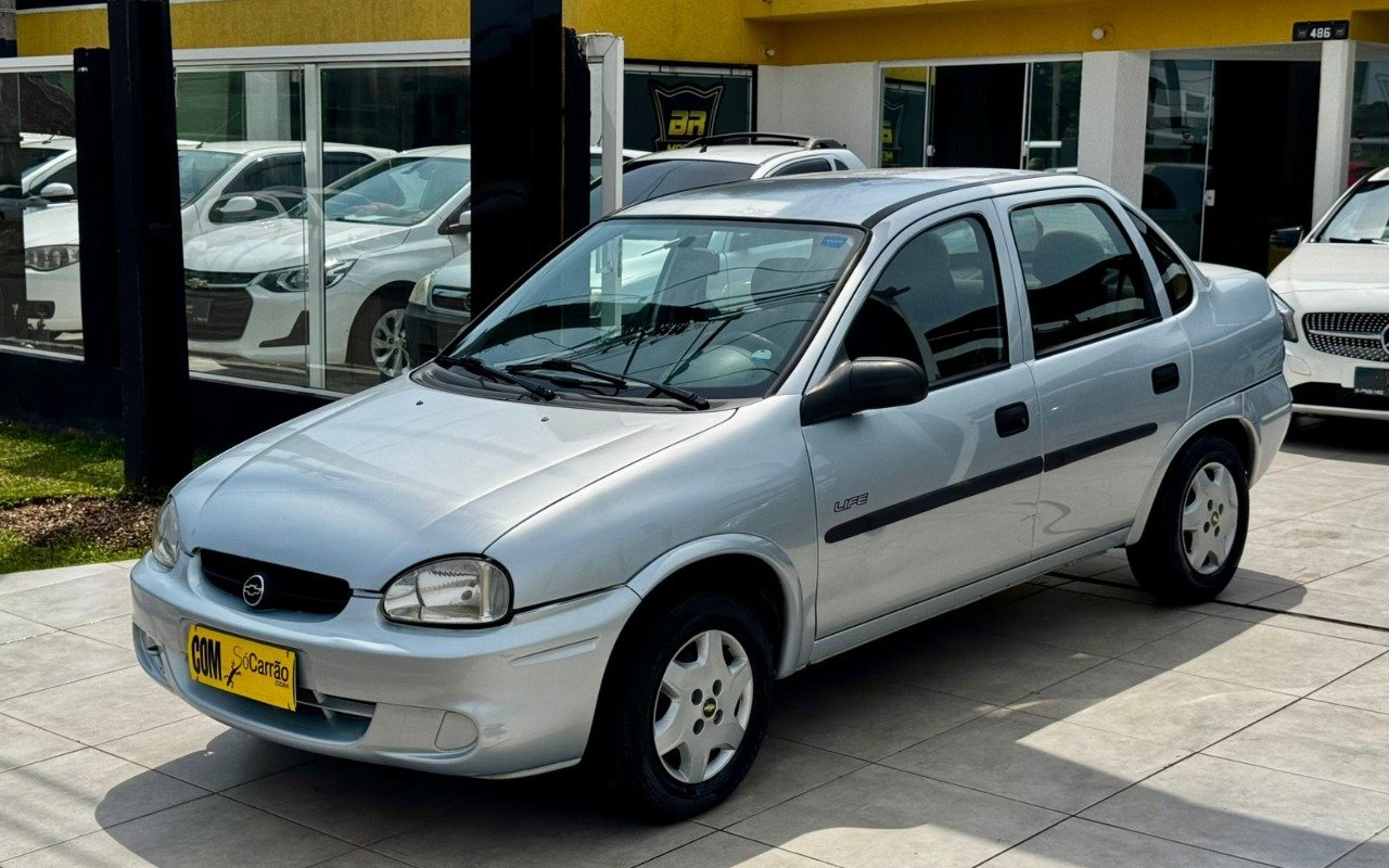 Chevrolet Classic Life/LS 1.0 VHC FlexP. 4p na cor Prata em Curitiba / PR - 901697