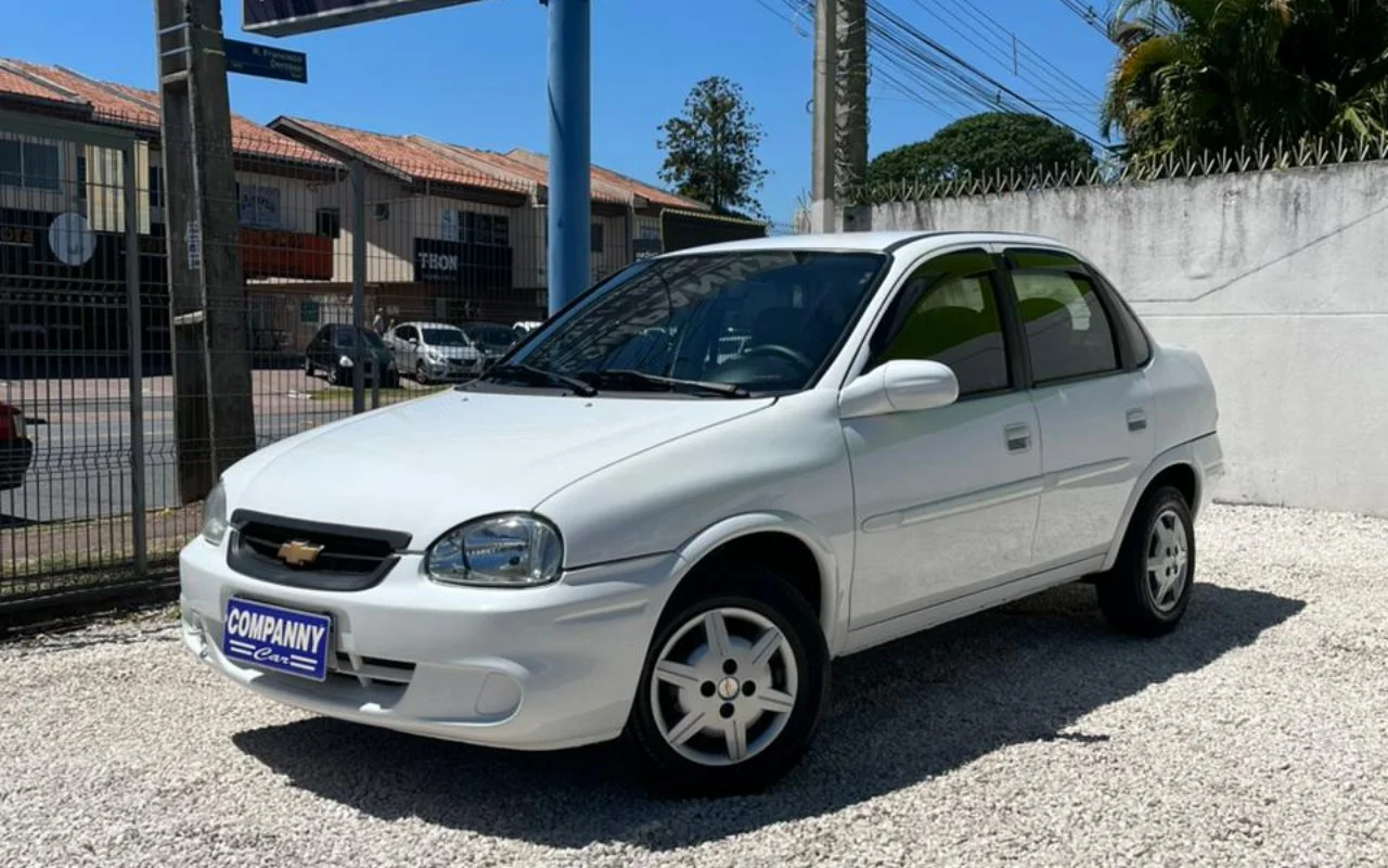 Chevrolet Classic Life/LS 1.0 VHC FlexP. 4p na cor Branco em Curitiba / PR - 901855