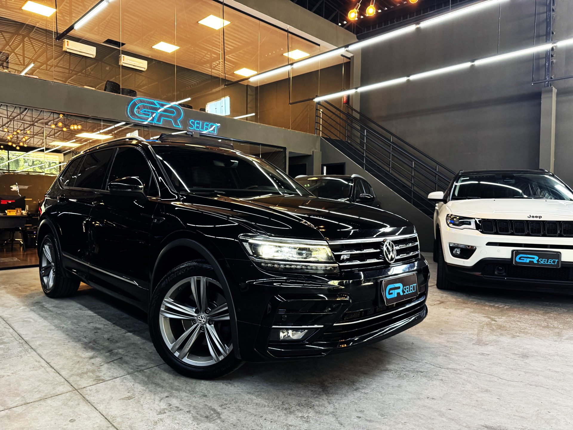 Volkswagen Tiguan 2.0 TSI 16V 200cv Tiptronic 5p na cor Preto em Florianópolis / SC - 901874