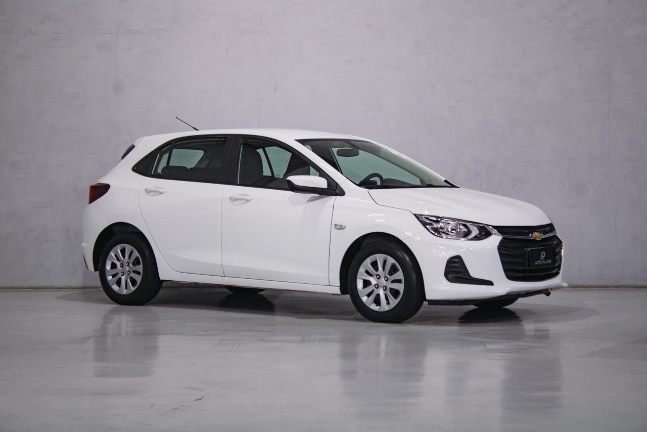 Chevrolet Onix HATCH LT 1.0 12V TB Flex 5p Mec. na cor Branco em São José dos Pinhais / PR - 902771