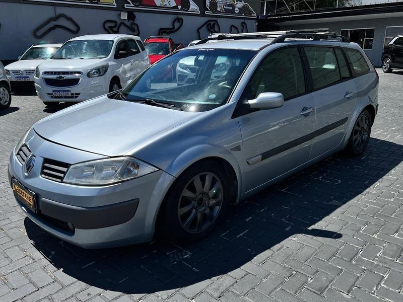 Renault Megane Grand Tour Dynamique 2.0 16V Mec. na cor Prata em São José dos Pinhais / PR - 903166