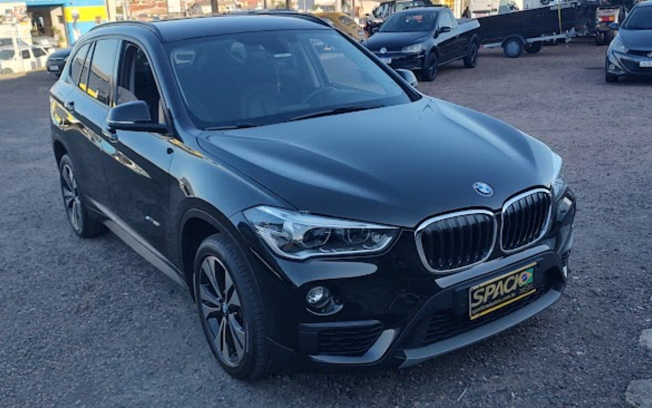 BMW X1 SDRIVE 20i X-Line 2.0 TB Active Flex na cor Preto em Campo Largo / PR - 903367