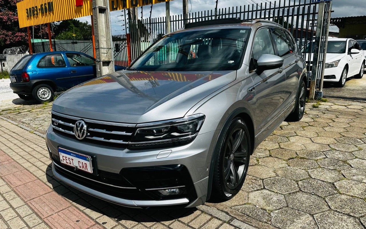 Volkswagen Tiguan Allspac R-Line 350 TSI 2.0 4x4 na cor Prata em Pinhais / PR - 904529