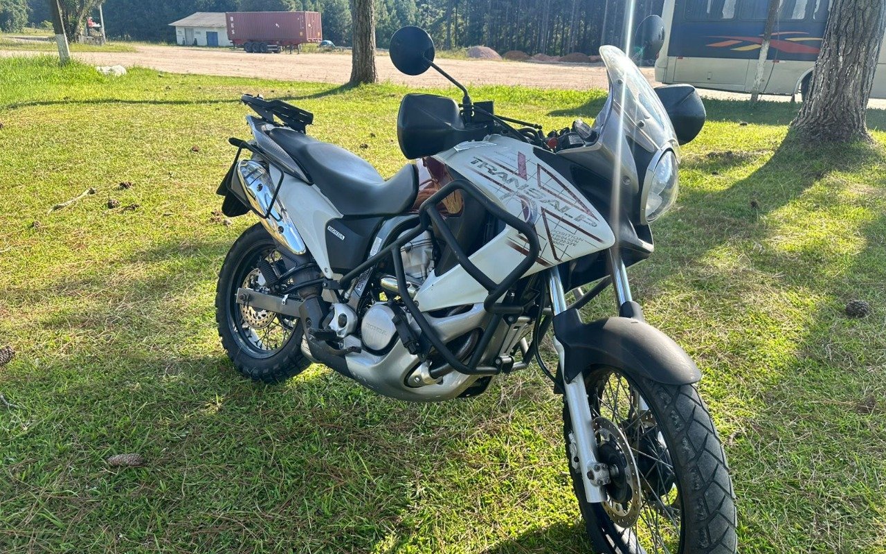 Honda XL 700V TRANSALP  na cor Branco em Agudos do Sul / PR - 904538